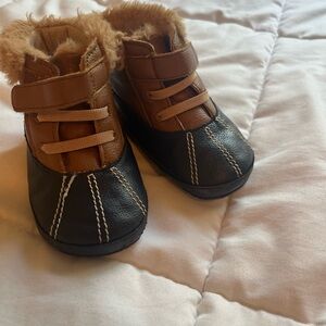 Ro+Me Robeez fuzzy hiking style baby boots